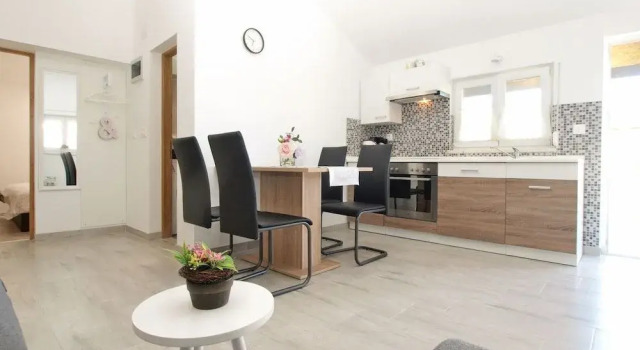 House 1818, Забронировать Дом для отпуска Отели Шишан с парковкой, Парковка