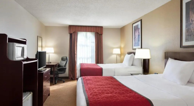 Люкс Deluxe Ramada by Wyndham Elizabethtown