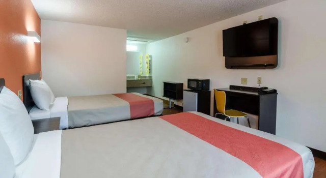 Четырёхместный номер Standard Motel 6-Troutville, VA