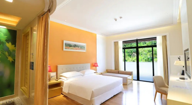 Двухместный номер Standard с видом на озеро Four Points by Sheraton Heyuan Resort