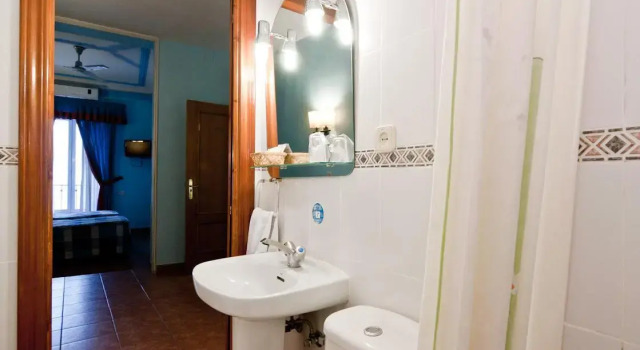Четырёхместный номер Standard Hostal Oporto