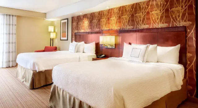 Четырёхместный люкс Executive Courtyard by Marriott Lexington Keeneland/Airport