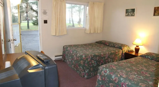 Четырёхместный номер Standard Motel au Bord du Lac