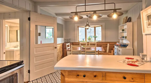 Коттедж с 3 комнатами Charming Pine Point Cottage - 2 Blocks to Ocean!