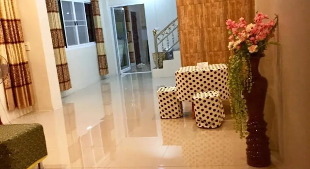 Apinsaya House