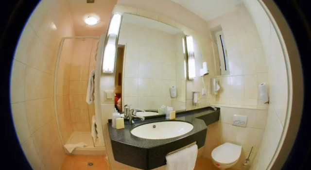 Трёхместный номер Standard Hotel Lumen am Hauptbahnhof