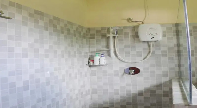 Whiterose Guesthouse, Забронировать Отель Матарам Ломбок