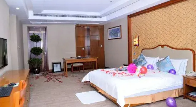 Двухместный люкс с видом на сад Tianlu Hotel