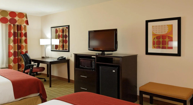 Четырёхместный номер Standard Holiday Inn Express Florence Northeast by IHG