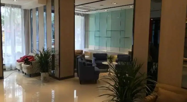 7 Days Premium Linqing Jinding Baihuo Branch, Book Hotel Hoteller i Linqing med parkering, Parkering