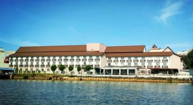 Кровать в общем номере Hotel Seri Malaysia Kuala Terengganu