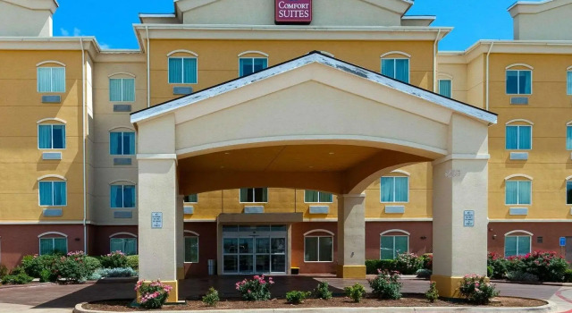 Номер Standard Comfort Suites University