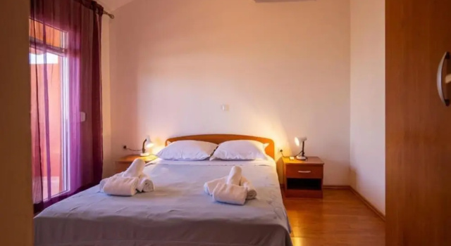 One Bedroom Apartment in Pasman, Reserva ahora Apartamento Hoteles en Pasman Island con aparcamiento, Aparcamiento