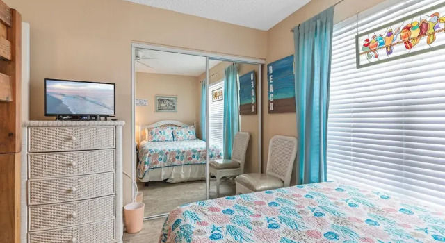 Colony Beach Club 220