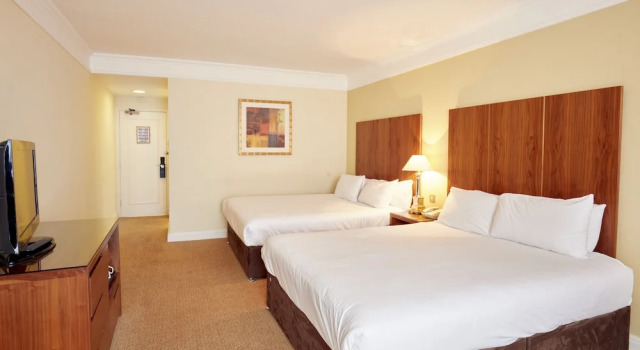 Четырёхместный семейный номер Standard Coldra Court Hotel by Celtic Manor