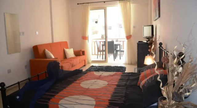 Studio with shower room E5, full kitchen, poolside, FREE WIFI