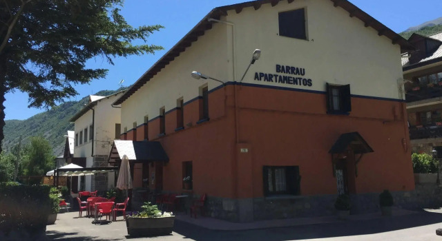 Hotel Apartamentos Barrau, Book Hotel Hotels in Aragon with Parking, Parking