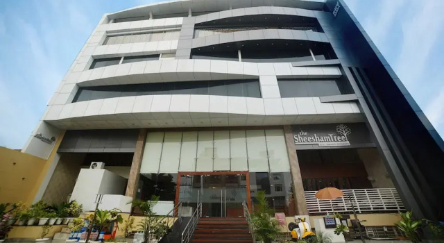 Hotel Sheesam Tree, Забронировать Отель Отели штата Махараштры 3 звезды, 3*