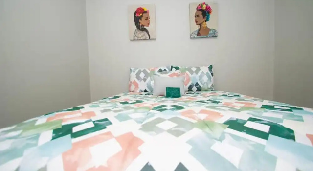 Коттедж House - Sleeps 9 - Parking - Patio
