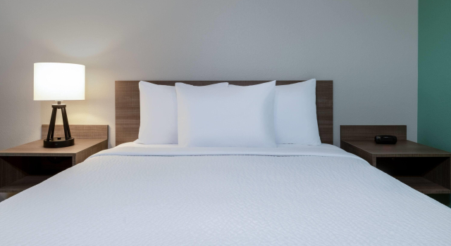 ECHO Suites Extended Stay by Wyndham Savannah Pooler, Varaa Hotelli Savannah Georgia, lähellä Frames n' Games