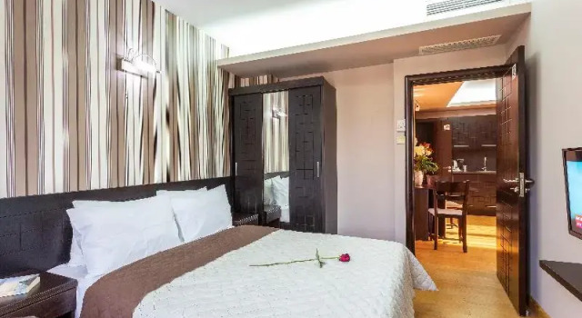 Апартаменты с 2 комнатами с балконом CityHome Aparthotel