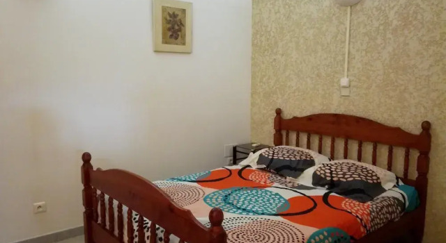 Studio In Saint Denis With Furnished Terrace And Wifi, Varaa Huoneisto Hotellit Saint-Denis pysäköinnillä, Pysäköinti