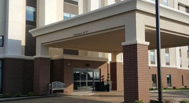 Hampton Inn & Suites Syracuse North Airport Area, Забронировать Отель Сиракьюс Finger Lakes