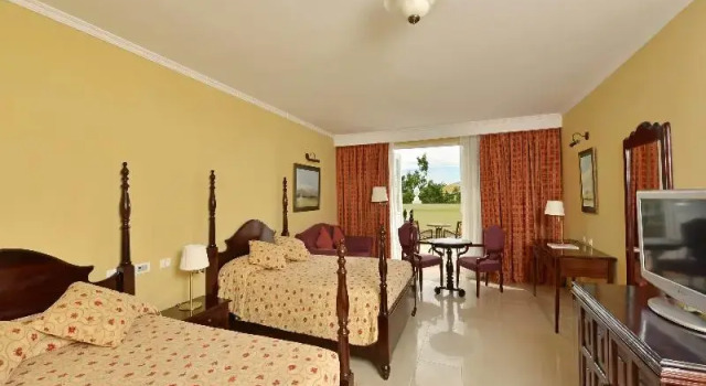 Двухместный номер Standard с балконом Iberostar Heritage Grand Trinidad