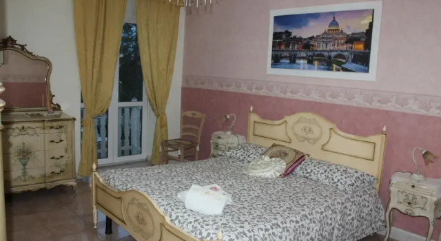 Трёхместный номер Standard с балконом San Peters Golden Rooms
