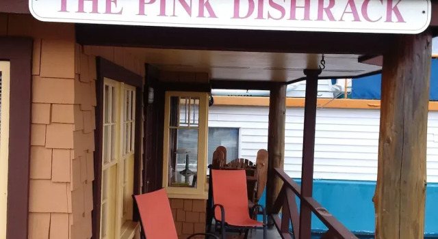 Pink Dishrack Floating Cottage, Book Feriehus Esquimalt Britisk Columbia