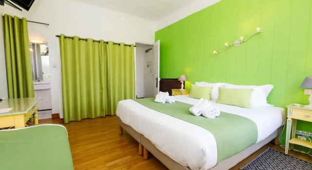 Трёхместный номер Standard Hôtel Les Liserons de Mougins