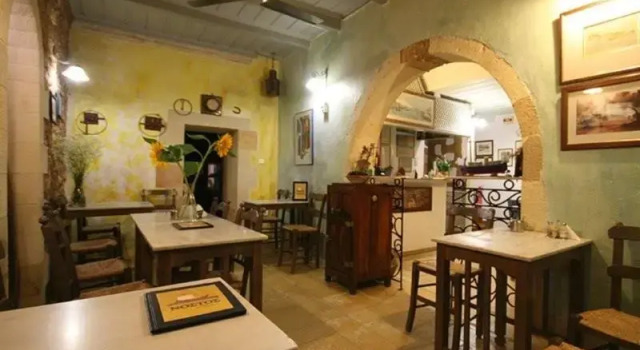 Полулюкс Nostos Hotel