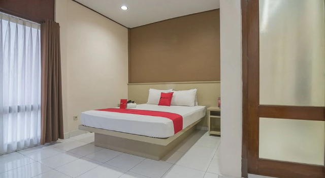 Номер Deluxe RedDoorz plus near Museum Geologi Bandung