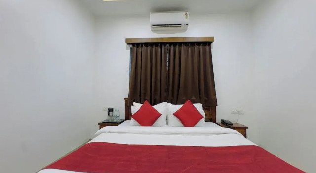Люкс Hotel Jyotirlinga- One Way Drop to Mahakal Temple