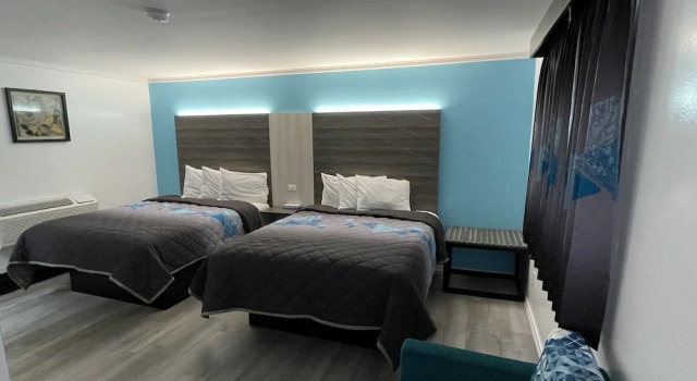 Четырёхместный номер Standard Belmont Motel