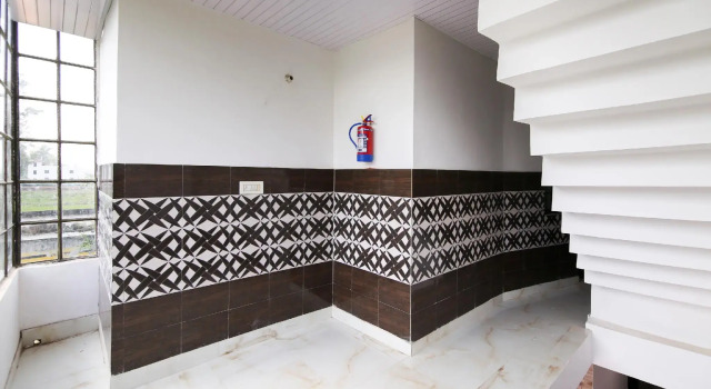 SPOT ON 48633 Hotel Lucky, Забронировать Отель Отели Мератх с парковкой, Парковка