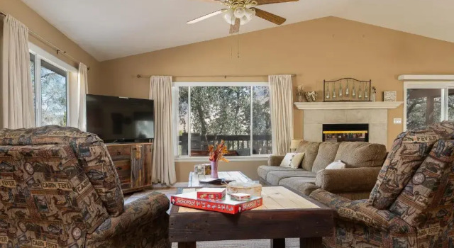 Cozy Family House + Full Game Room, Забронировать Отель Кернвилл Национальный парк Sequoia, рядом с Brush Creek