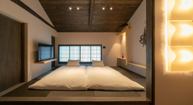 Hinaya Gojo, Book Hotel Ōji Kyoto