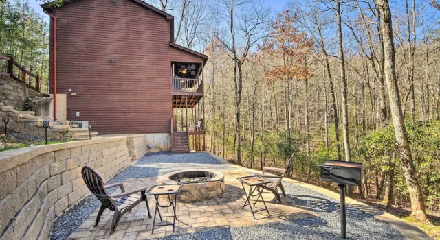 Коттедж с 3 комнатами с балконом Family-friendly Cabin ~ 1 Mile to Hike & Swim!
