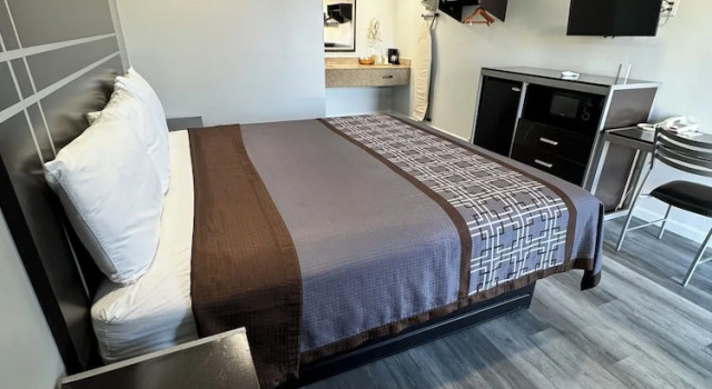 Двухместный номер Deluxe Continental Inn and Suites Nacogdoches TX SFA University Downtown