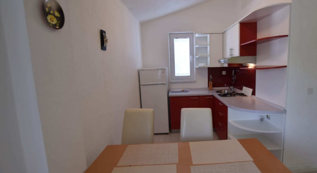 Comfortable Apartment With Balcony and Outdoor Kitchen, Foglalás Apartman Pag Pag