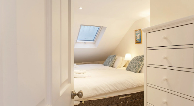Perfect for family stays, ideal for walk to shops & restaurants, Забронировать Отель Винчестер Хэмпшир, рядом с Royal Hampshire County Hospital