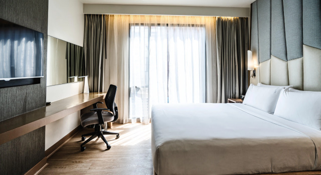 Holiday Inn Express Bangkok Sukhumvit 11 by IHG