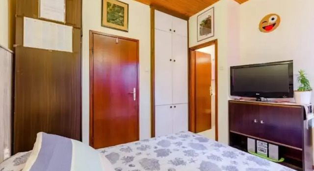 Studio Apartment Silvana - Studio Apartmen Near the Park, Prenota Appartamento Hotel a Croatian Islands con parcheggio, Parcheggio