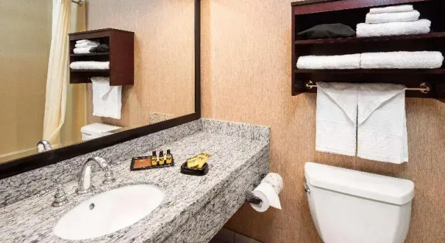 Четырёхместный номер Standard Best Western Plus Redondo Beach Inn