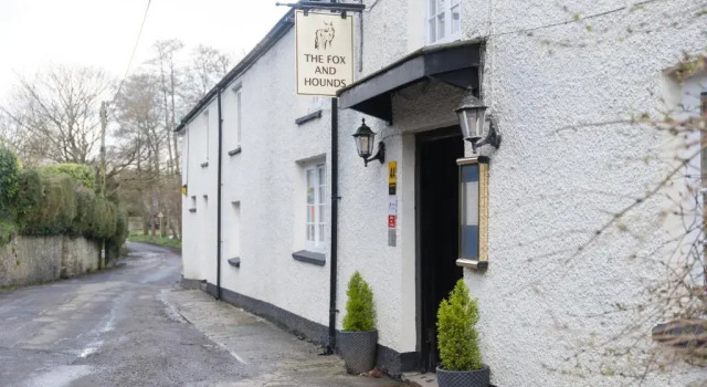 Fox And Hounds Llancarfan, Забронировать Гостевой дом Барри Vale of Glamorgan