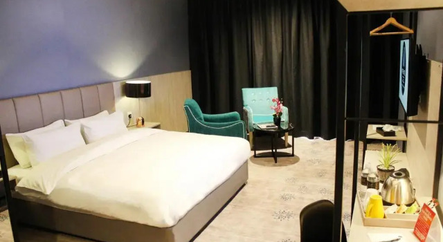 Трёхместный полулюкс AC Hotel by Marriott Puchong