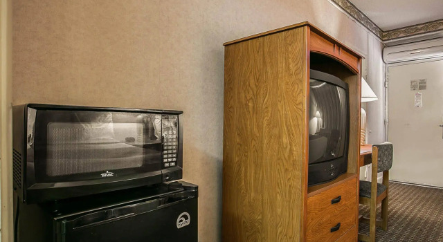OYO Hotel Sumter SC Downtown, Забронировать Отель Отели Южной Каролины с бассейном, Бассейн