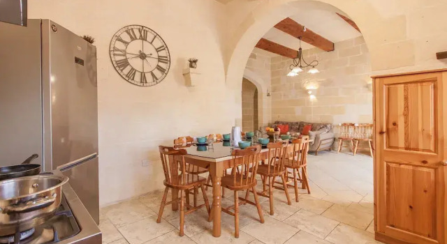 Семейный коттедж Centre Island Gozitan Farmhouse & Pool - Happy Rentals