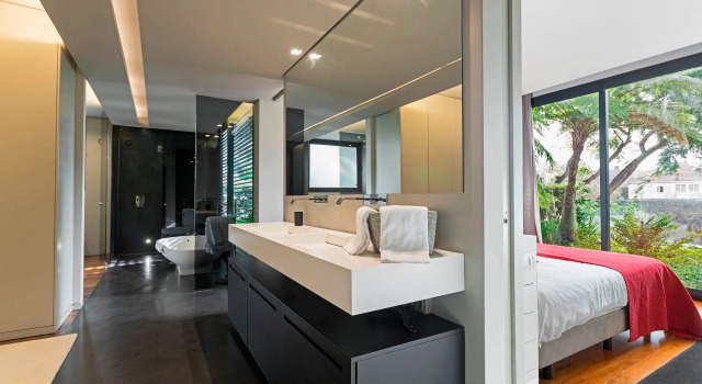 Elevator, heated pool, A/C, state of the art holiday property | SkyLounge, Rezerwuj Hotel Serra de Agua Funchal